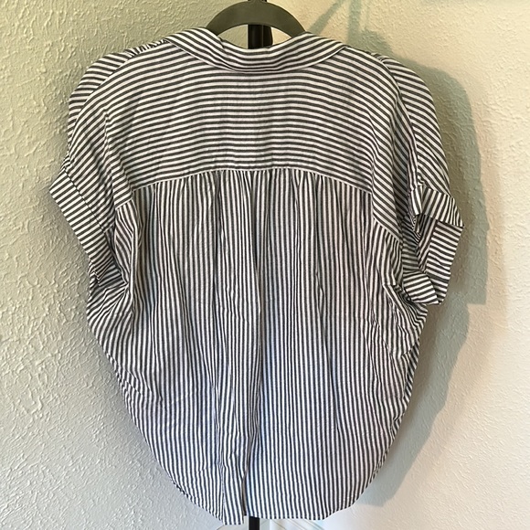 Madewell short sleeve button down - Picture 3 of 4